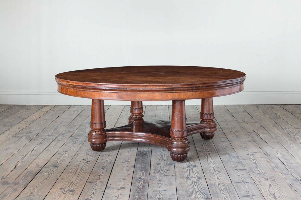 Jupe extendable sales dining table